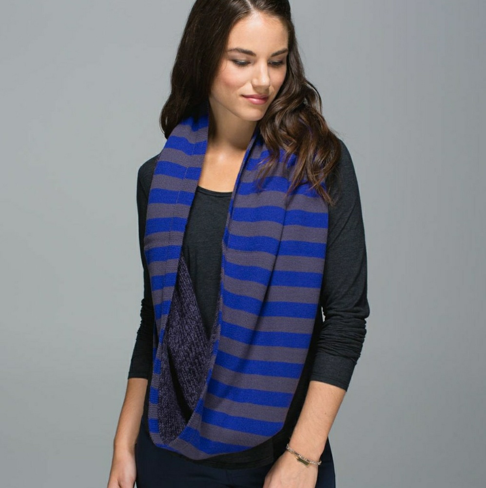 Lululemon Blissed Out Circle Scarf Blue/Grey